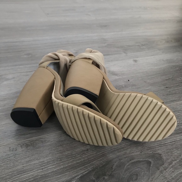 UNIF Nude Pyre heels - Picture 4 of 4